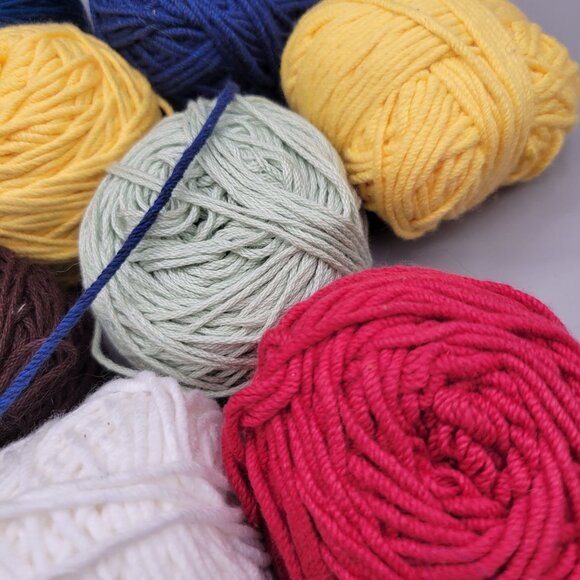 Yarn Mixed Lot of Super Fine Yarn Leftovers Remnants 11 Rolls 1.5 lbs - Picture 6 of 6